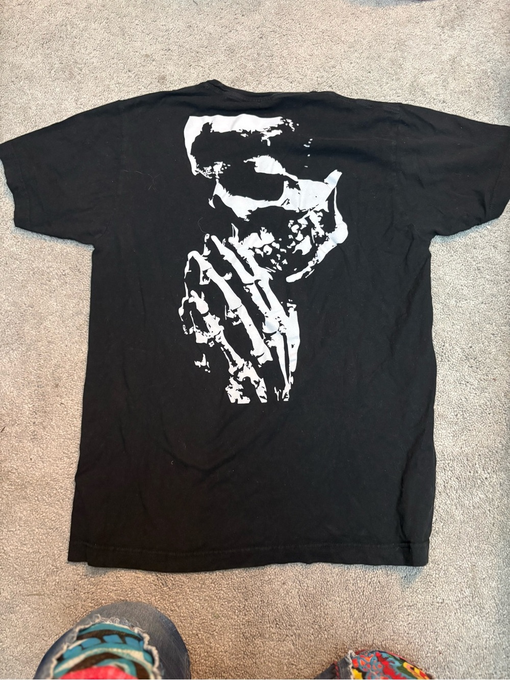 Men's Black Short-Sleeve Graphic Skull Prayer T-Shirt - Black/White
